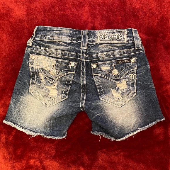 MISS ME SHORTS - Picture 2 of 5